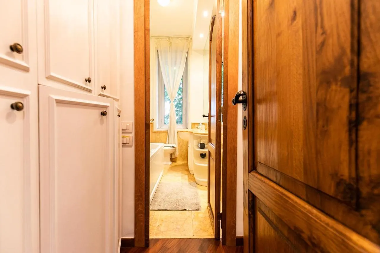 Klimt - Jacuzzi 5 Star - Luxury Design Apartment Milan 0*,