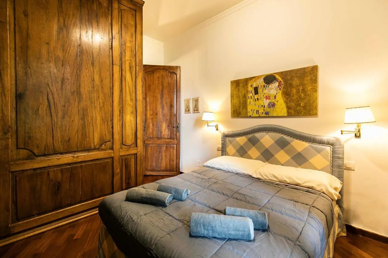 Klimt - Jacuzzi 5 Star - Luxury Design Apartment Milan 0*,  Italy
