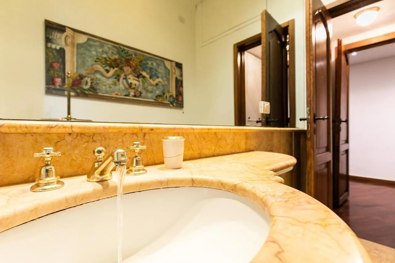 Klimt - Jacuzzi 5 Star - Luxury Design Apartment Milan