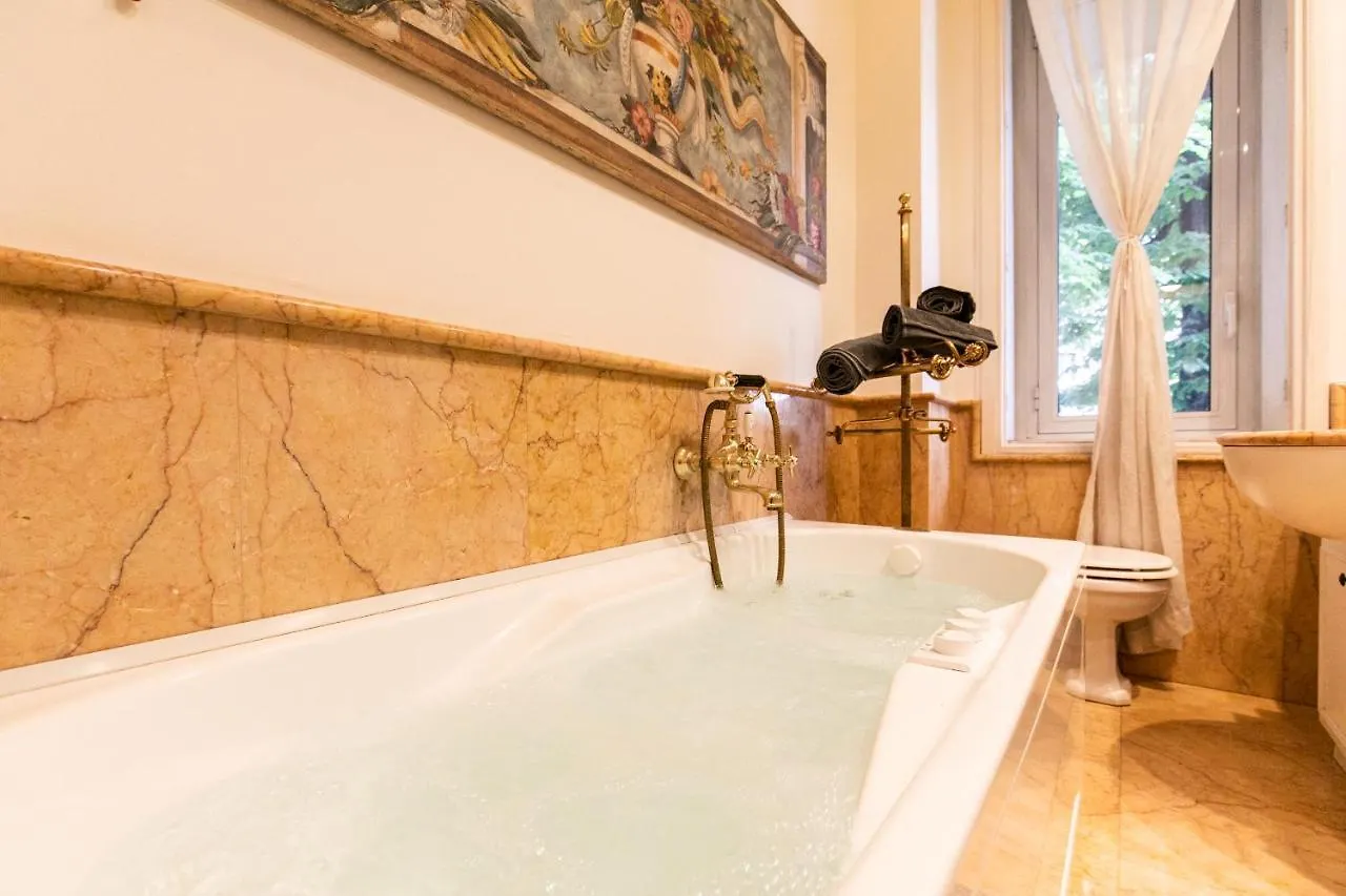Klimt - Jacuzzi 5 Star - Luxury Design Apartment Milan Italy